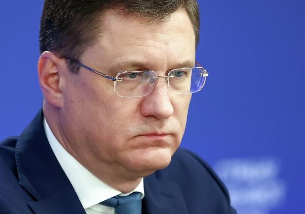 Александр Новак рассказал о работе России над оказанием помощи Кубе Она ведётся на фоне топливного кризиса пояснил вице премьер Мы помогаем идёт в этом направлении работа но детали не хотел бы сейчас раскрывать сообщил Новак в беседе с журналистом ВГТРК Павлом Зарубиным Подписаться на Говорит Москва Telegram VK MAX