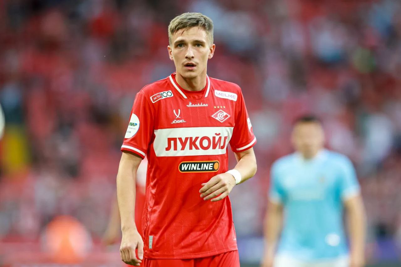 Официально По медицинским причинам Илья Самошников продолжит подготовку к весенней части сезона в Москве После выполнения комплекса необходимых процедур он вернется в ОАЭ Возвращение футболиста в расположение команды планируется к матчу с Пюником После нескольких выходных красно белые возобновили подготовку ко второй части сезона Сегодня с командой впервые тренировался Владислав Саусь новичок который перешел в Спартак из Балтики Кроме того после выступления на Кубке Африки и небольшого отпуска к команде присоединились Кристофер Ву и Тео Бонгонда