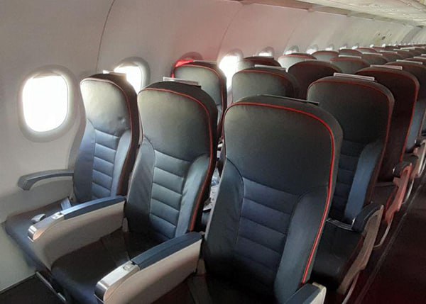 Уральские авиалинии сокращают перевозки на фоне сложностей с Airbus А320neo Авиакомпания Уральские авиалинии в первом полугодии этого года сократила пассажиропоток на 7 по сравнению с тем же периодом прошлого до 3 9 млн человек одной из причин этого названы сложности с поддержанием летной годности самолетов Airbus А320neo Негативные факторы влияющие на деятельность авиационной отрасли в целом и на Уральские авиалинии в частности а также трудности возникшие у компании с поддержанием летной годности самолетов нового поколения Airbus neo состоящих в парке авиакомпании привели к снижению операционных показателей сказано в отчете компании за 6 месяцев года Среди негативных факторов также называются международная геополитическая обстановка санкционные ограничения введение режима временного ограничения полетов в ряде российских аэропортов изменение цен на авиатопливо аэропортовые услуги техническое обслуживание воздушных судов доходы населения и другие
