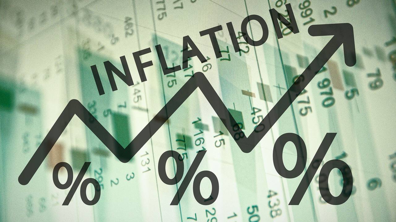 Инфляция падает. Риски к фишкам. Что решит ЦБ? Дам небольшой комментарий по недельной инфляции - вышло 0.06% 0.07% неделей ранее , что буквально является минорным изменением, но в годовом выражении получили 9.78% 9.9% неделей ранее , что является уже существенным фактом . Мое мнение не изменилось - снижать в июне нельзя, однако я уже допускаю, что при падении годовой к 9.6% через неделю мы можем увидеть снижение на 0.5-1%. И я также готов к тому, что если ЦБ решит действовать жестко, то рынок просядет катастрофически сильно - такая вероятность есть и неслабая. Зафиналю, считаю, что до 8.5-9% в годовом выражении снижать рано, но если бы да кабы... В любом случае, надеюсь, что вы вместе со мной готовы к любому исходу. С уважением, Дмитрий