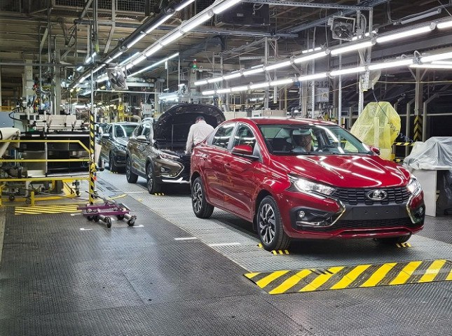Серийное производство LADA Iskra в Санкт Петербурге начнется в ближайшее время АВТОВАЗ совместно с Автозаводом Санкт Петербург находятся на финальной стадии подготовки серийного производства LADA Iskra Об этом говорится на официальном сайте АВТОВАЗа Подробнее на сайте autostat ru
