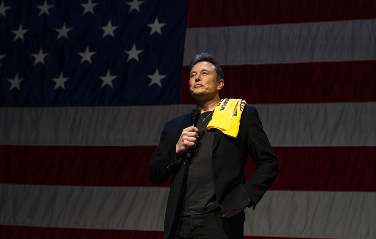 Илон Маск возвращается в большую политику Об этом стало известно The Wall Street Journal Утверждается что самый богатый человек мира уже выделил 10 миллионов долларов кандидату в Сенат США от Республиканской партии на промежуточных выборах 2026 года а его натянутые отношения с Дональдом Трампом начали налаживаться