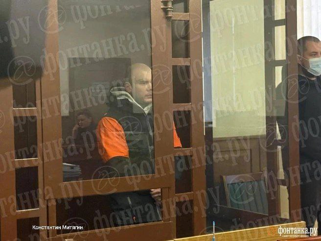 На СВО хочет отправиться расчленитель транссексуала в Мурино Об этом он заявил после оглашения приговора 26 летний Даниил Кузнецов женат на Лолите которая некогда была Аркадием Она познакомилась с 26 летним Вячеславом Он тоже позиционировал себя как девушку и взял себе псевдоним Arina Nefs Из за наличия у Лолиты члена Вячеслав называл ее старым именем это и спровоцировало конфликт Даниил убил Вячеслава а позже расчленил его кухонным ножом После трех дней с трупом пара разложила части тела по чемоданам и попыталась скрыться в Петрозаводске Кузнецова приговорили к 11 годам колонии строгого режима Жена осталась в статусе свидетельницы ЛГБТ признано в России экстремистской организацией деятельность запрещена fontankaspb