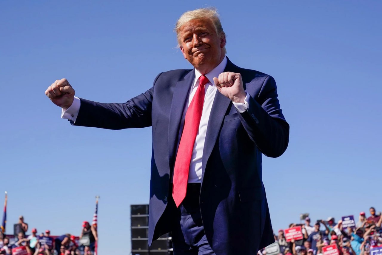Трамп похвастался, что не совершил ни единой ошибки в первые 100 дней на посту Я скажу, это самый сложный вопрос, который может быть, потому что я действительно не верю, что совершил какие-либо ошибки. Мы находимся в переходном периоде, и я думаю, это успокаивает — сообщил президент США.