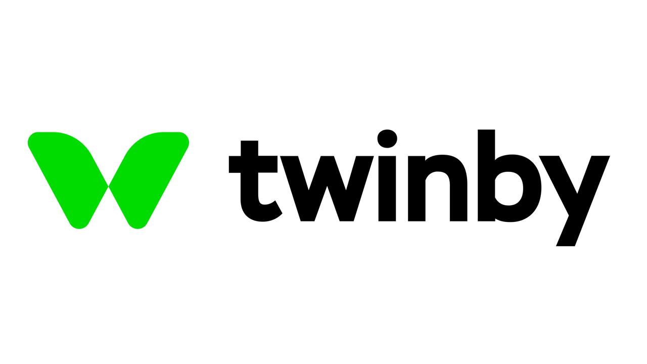 Дейтинг сервис Twinby начнет сотрудничать с МВД и внедрит функцию проверки партнера на судимости Основательница российского приложения для знакомств Twinby Вероника Яковлева рассказала Коммерсанту что сервис планирует интеграцию по API Application Programming Interface с МВД Мы не можем к сожалению предугадать с кем вы сметчитесь насколько этот человек адекватен То есть нет никакой вообще методики оценки которую применяет тот же бигтех Мы не можем гарантировать что ваше знакомство с человеком будет удачным По ее словам мера призвана реализовать идею депутатов партии Новые люди 10 апреля они обратились к главе МВД Владимиру Колокольцеву с предложением помечать на сайтах знакомств пользователей с непогашенными судимостями по делам об изнасилованиях убийствах и угрозах убийством побоях истязаниях кражах педофилии и мошенничестве