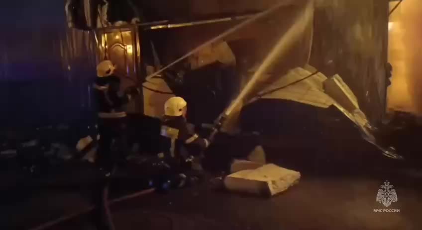 Пожар в торговых павильонах Новой Москвы охватил 400 квадратных метров