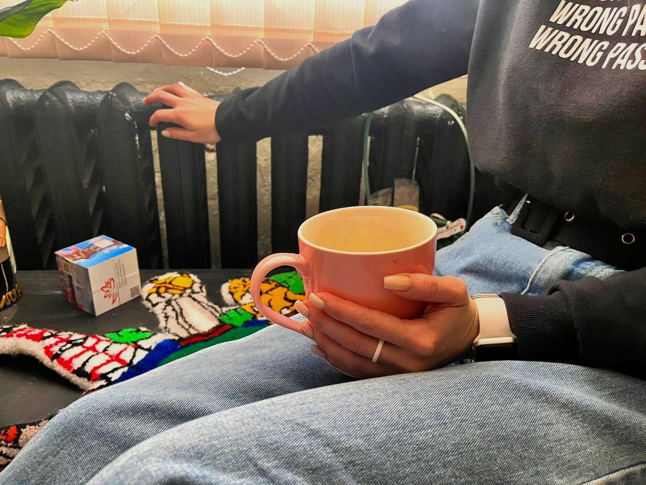 Отключили отопление в некоторых домах Биробиджана В связи с производством работ на теплотрассе котельной 1 будет приостановлена подача теплоснабжения по адресам ул Космонавтов 17а 19а с пристройкой ул Косникова 39 41 43 47 ул Юбилейная 7 7а 9 с библиотекой частные дома по ул Запарина 8 Косникова 3 Космонавтов 15а Хмельницкого 2а Юбилейная 63 Школа 16 ул Космонавтов 13 ОАО РЖД Дистанция гражданских сооружений Ограничения будут действовать 26 ноября с 10 00 до окончания работ ужас кто зимой тепло отключает Подпишись на нас в МAХ