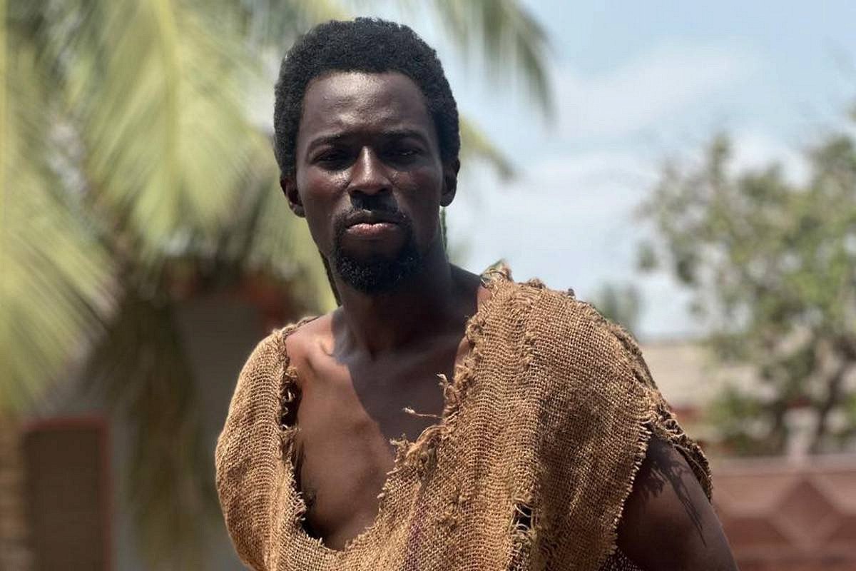 Эбо Ной из Ганы предсказывавший всемирный потоп 25 декабря сказал что апокалипсис откладывается По его словам Бог решил дать людям еще некоторое время чтобы они построили больше ковчегов Самопровозглашенный пророк утверждал что получил видение якобы в католическое Рождество Землю накроет потоп чудовищных масштабов и мир погрузится в хаос Чтобы спасти людей и животных Ной начал строить ковчеги Деньги на них он собирал с людей поверивших в пророчество Однако накануне 25 декабря пророк скорректировал свои предсказания Якобы Бог увидел что ковчеги не вместят всех желающих и дал время на постройку дополнительных Ной попросил людей пришедших к суднам к обозначенной дате не злиться на него Больше новостей в Daily News