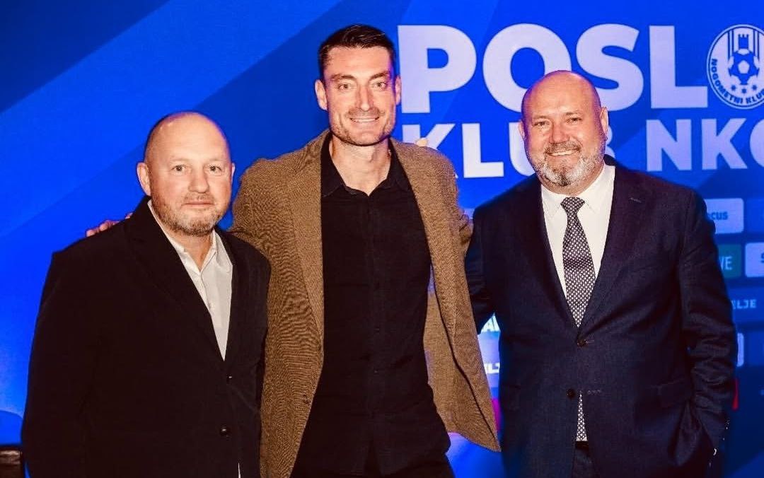 ГЕННАДИЙ ГОЛУБИН У РИЕРЫ ДЕЙСТВУЮЩИЙ КОНТРАКТ И ПОКА ОН НИКУДА УХОДИТЬ НЕ СОБИРАЕТСЯ Спортивный директор Целе Геннадий Голубин прокомментировал каналу Спартак Информ ранее опубликованную в СМИ информацию о возможном уходе главного тренера команды Альберта Риеры который согласно данным канала Дай Ударить является приоритетным вариантом для руководства Спартака в качестве возможного сменщика Деяна Станковича на посту главного тренера Балканские СМИ много чего пишут Естественно к Альберту большой интерес от многих европейских клубов У него действующий контракт и пока он никуда уходить не собирается На игре с Легией будет много скаутов из разных клубов в том числе из Спартака