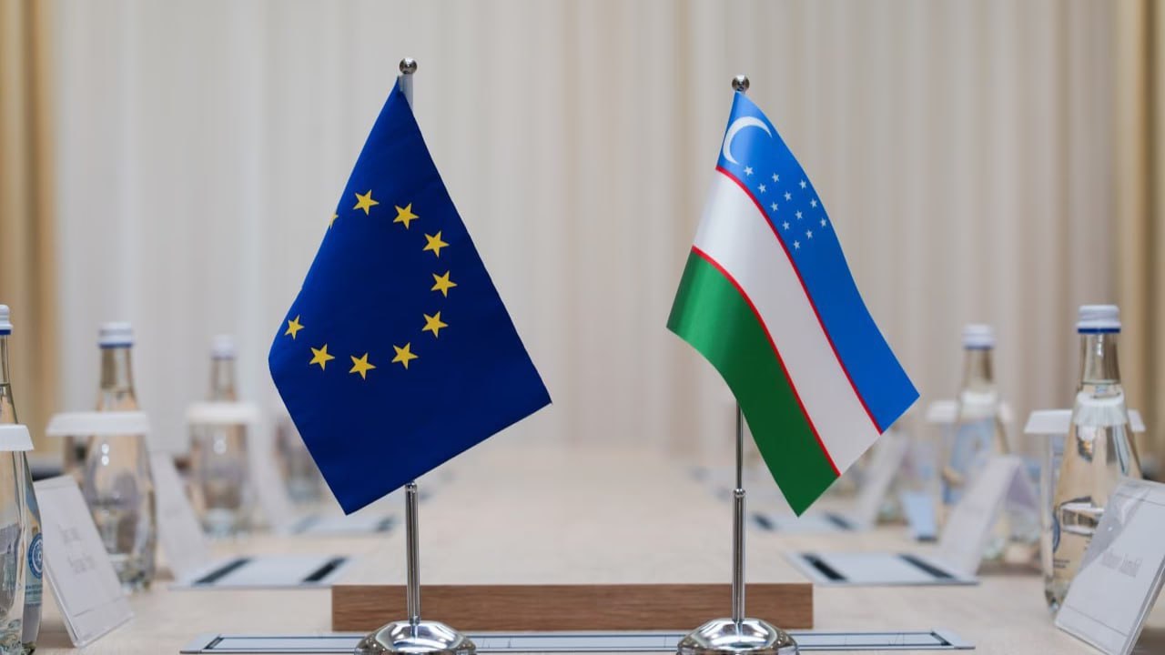 Узбекистан и ЕС начали консультации по упрощению визового режима для узбекистанцев Инициатива направлена на облегчение въезда в страны Евросоюза граждан Узбекистана следующих для работы учёбы международных грузоперевозок и организованного туризма uznews uz ru news 105840 uznews