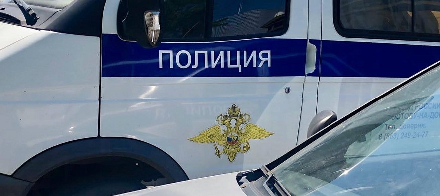 Ростовчанин угнал иномарку во время ссоры с её владельцем Конфликт произошёл в Октябрьском районе, рассказали в донском главке МВД. Местный житель подвозил бабушку и поссорился с другим мужчиной из-за парковки. В результате драки он уехал на Range Rover Sport своего оппонента. После задержания ростовчанин объяснил, что спешил к родственнице, которой стало плохо после конфликта. Но почему он выбрал не ту машину, на которой приехал, осталось загадкой. В южной столице возбудили уголовное дело по статье «Неправомерное завладение автомобилем». Предложи нам новость