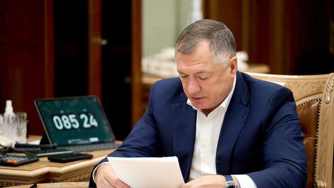 Марат Хуснуллин: Татарстан стал лидером по вводу жилья за счет инфраструктурных кредитов  Татарстан занял первое место в России по объему введенного жилья благодаря использованию инфраструктурных бюджетных кредитов. Об этом сообщил заместитель председателя Правительства РФ Марат Хуснуллин, подводя итоги реализации программ ИБК и СКК. Информация размещена на сайте Правительства России.  Как отметил вице-премьер, больше всего жилья было введено в эксплуатацию в Республике Татарстан — 4,4 млн кв. м. Следом идут Санкт-Петербург  3,3 млн кв. м , Московская область  2,6 млн кв. м , Свердловская область  2,5 млн кв. м  и Москва  1,3 млн кв. м . Все эти проекты реализуются с привлечением инфраструктурных бюджетных кредитов.  По его словам, программы инфраструктурных и казначейских кредитов доказали свою эффективность и востребованность, став одним из ключевых инструментов реализации нацпроекта «Инфраструктура для жизни».  Хуснуллин подчеркнул, что с их помощью в регионах строятся школы, детские сады, поликлиники и дороги, модернизируются системы ЖКХ и обновляется общественный транспорт. С 2022 года в рамках проектов, финансируемых за счёт ИБК, построено 28,8 млн кв. м жилья, создано свыше 155 тысяч рабочих мест и привлечено 3,15 трлн рублей частных инвестиций.  «Кроме того, программа СКК простимулировала ввод ещё 2,6 млн кв. м жилья и привлекла 230,6 млрд рублей частных инвестиций. Учитывая эффективность и востребованность данных механизмов, по поручению Президента в рамках нацпроекта “Инфраструктура для жизни„ программа продолжается в виде казначейских инфраструктурных кредитов», — отметил Хуснуллин.   Подписаться   Сообщить новость