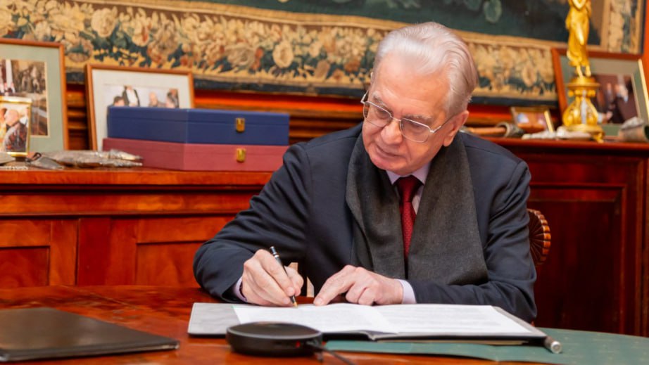 Дмитрий Демешин и директор Эрмитажа Михаил Пиотровский подписали соглашение о сотрудничестве В ходе рабочей поездки в Москву губернатор Хабаровского края и директор Государственного Эрмитажа Михаил Пиотровский заключили соглашение о взаимодействии Документ станет основой для реализации выставочных просветительских и научных проектов музея с мировым именем на территории края Фото Пресс служба Государственного Эрмитажа Подробнее на сайте Вести Хабаровск