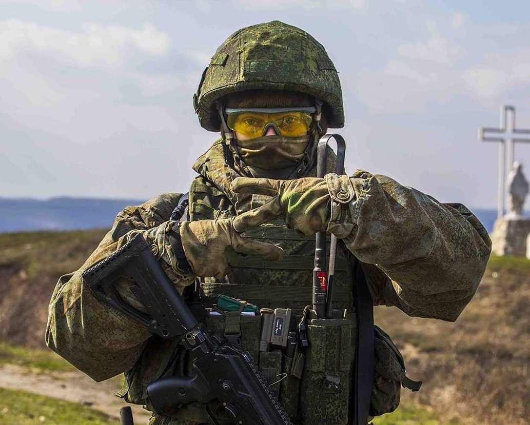 В российских школах уроки первой помощи могут поручить проводить участникам СВО В Госдуме предложили чтобы основы спасения жизни школьникам преподавали те кто имеет реальный боевой опыт По мнению депутатов владение навыками первой помощи должно стать таким же обязательным как умение писать Запуск проекта намечен на 2026 год а обучение планируют сделать непрерывным от школы до университета Новости Дня