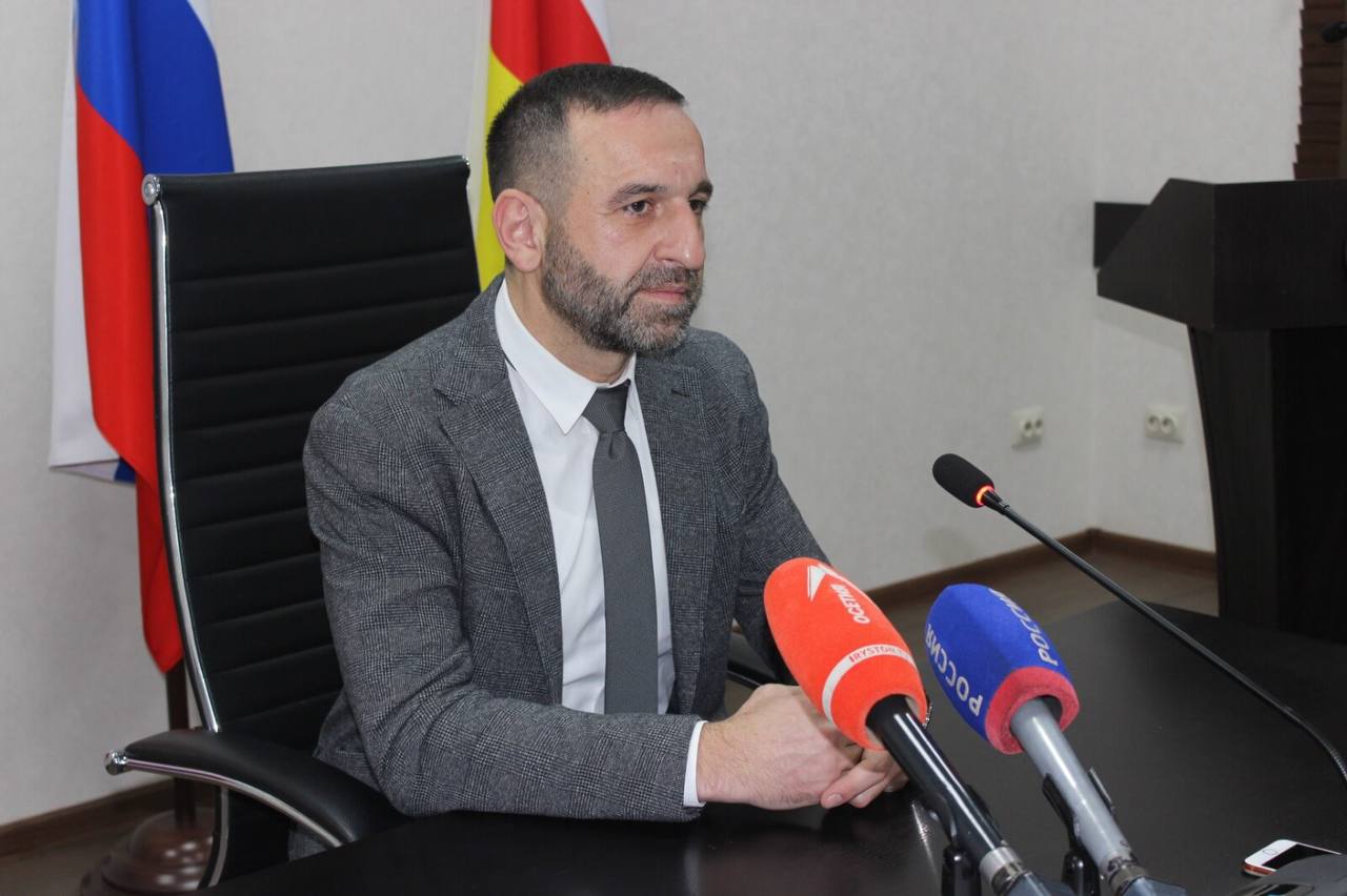 Сослан Фидаров освобождён от должности Министра культуры Республики Северная Осетия – Алания по собственному желанию. Соответствующий Указ подписал Глава РСО – Алания Сергей Меняйло. #севернаяосетия #алания #главарсоа #правительство