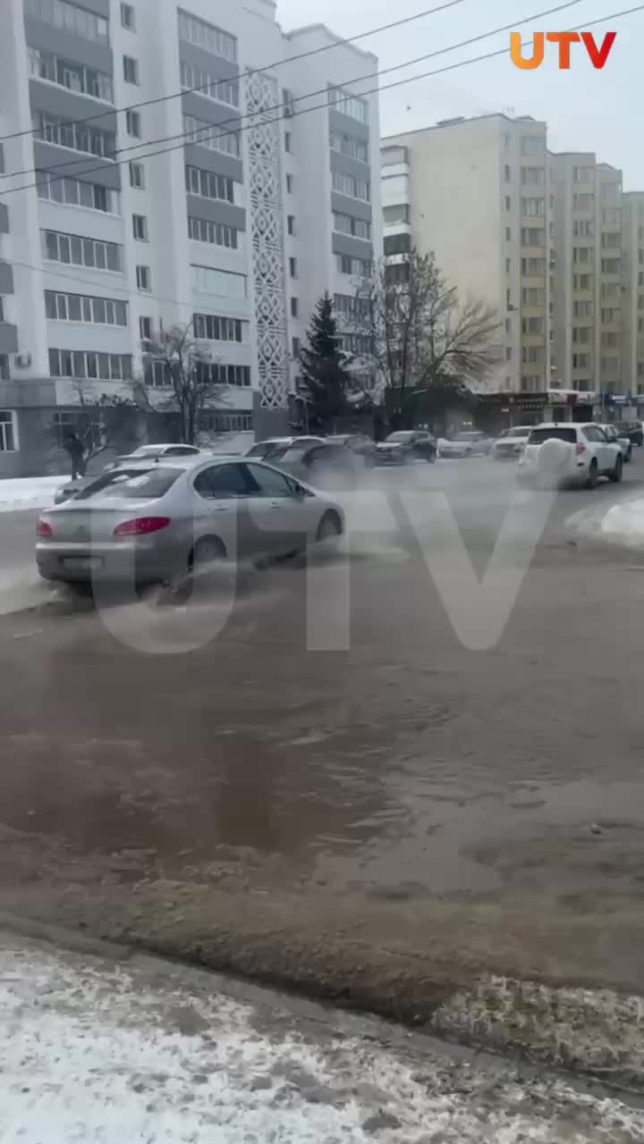 В Уфе произошел прорыв трубопровода у республиканской больницы