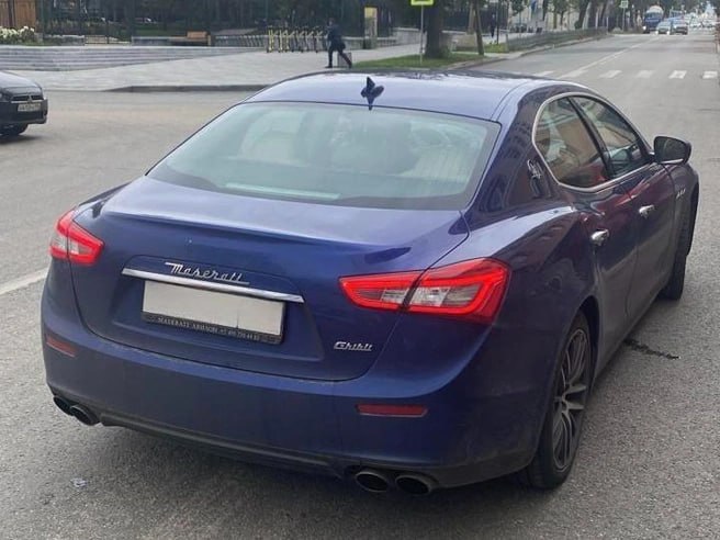 В Екатеринбурге у должницы конфисковали элитный Maserati Судебные приставы изъяли автомобиль Maserati у местной жительницы, накопившей долги по имущественному налогу на сумму более 700 тысяч рублей. Владелица автомобиля не спешила возвращать долги и уверяла, что тачка сейчас в другом городе. Новости Екб тут