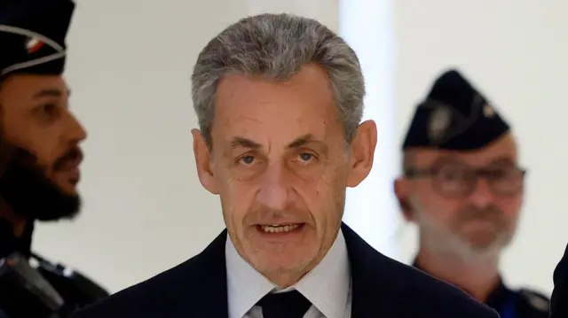 Экс президенту Франции Николя Саркози в прокуратуре сообщат дату начала тюремного срока Бывший президент Франции Николя Саркози 13 октября должен явиться в Национальную финансовую прокуратуру в Париже где ему сообщат дату и место предстоящего заключения Подробнее anhor uz world ex president 5 anhoruz Новости события мнения Мобильное приложение IOS Android