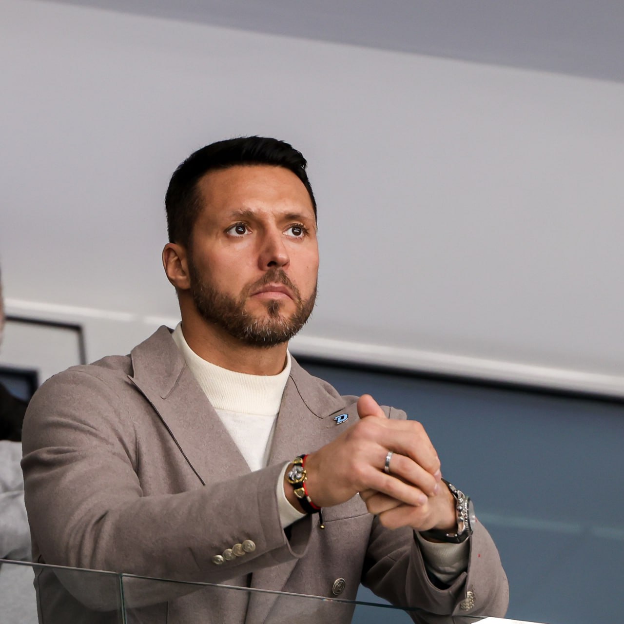 Артем Каркоцкий могу успокоить всех наших многочисленных болельщиков Все на своих местах все вопросы решены Генеральный директор ХК Динамо Минск прокомментировал ситуацию касающуюся подписания Райана Спунера Могу успокоить всех наших многочисленных болельщиков Все на своих местах все вопросы решены состав сформирован тренерский штаб понимает какие задачи перед нами стоят и как использовать хоккеистов из всего нашего ростера Все под контролем Спунер уже скоро присоединится к команде а Дмитрий Вячеславович понимает как его использовать Идем дальше к намеченной цели hcdinamoby