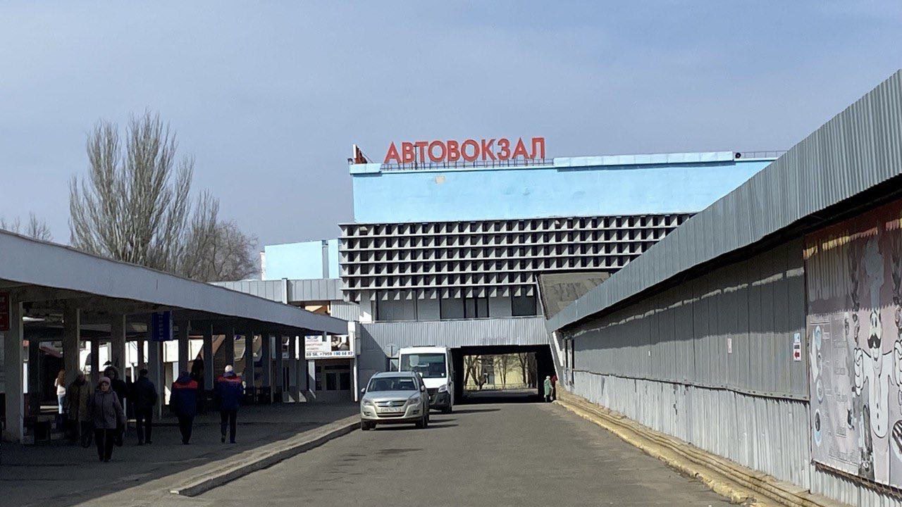 Новый рейс осуществляет перевозки пассажиров автобусами по маршруту между Луганской Народной Республикой и Белгородской областью Организован новый рейс по установленному межрегиональному маршруту регулярных перевозок г Старый Оскол г Луганск   Отправление осуществляется ежедневно в прямом направлении из г Старый Оскол в 05 50   Прибытие в г Луганск в 15 30   Промежуточные остановочные пункты предусмотрены г Губкин в 06 25 г Новый Оскол в 08 25 пгт Волоконовка в 09 15 г Валуйки в 10 00 пгт Вейделевка в 10 40 пгт Ровеньки в 11 35 г Старобельск в 13 55   В обратном отправлении ежедневно выезд из г Луганск в 06 30   Прибытие в г Старый Оскол в 17 50   Промежуточные остановочные пункты предусмотрены г Старобельск в 07 55 пгт Ровеньки в 10 15 пгт Вейделевка в 11 00 г Валуйки в 11 55 пгт Волоконовка в 13 00 г Новый Оскол в 13 50 г Белгород в 15 35 г Губкин в 17 20 Актуальную информацию о расписании рейсов необходимо уточнять на сайте автовокзалов Совместно с регионами ФБУ Росавтотранс непрерывно развивает маршрутную сеть обеспечивая запуск новых межрегиональных рейсов Государстводлялюдей Подписаться в Telegram MAX