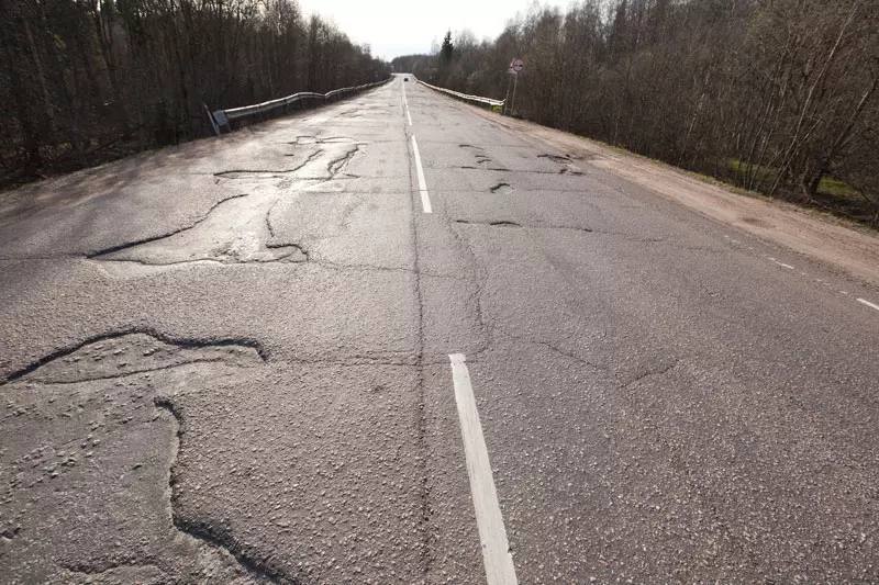 Водитель, попавший в аварию, из-за ям, выехав в кювет и причинив материальный ущерб своему автомобилю, выиграл дело о компенсации, которое он подал против муниципалитета Анкары.  Суд обязал муниципалитет выплатить 110 тысяч 223 турецких лиры.   АА