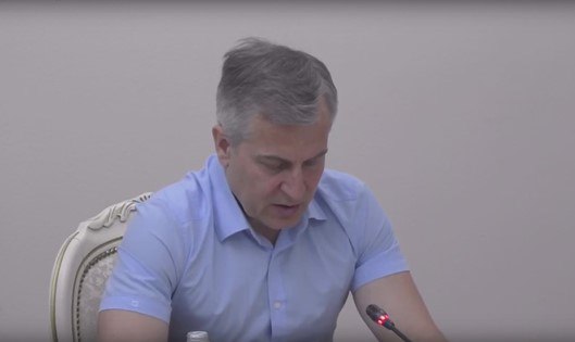 1 2 3 Продолжается восстановление домов, поврежденных ВСУ За неделю восстановлено 14 частных домов и 5 МКД. Установлено 108 окон, восстановлено 755 м² крыши. — Проводятся ремонтно-восстановительные работы в 82 частных домовладениях и 37 МКД, — доложил врио замгубернатора Александр Чепик. «Вести.Курск». Только проверенная информация.