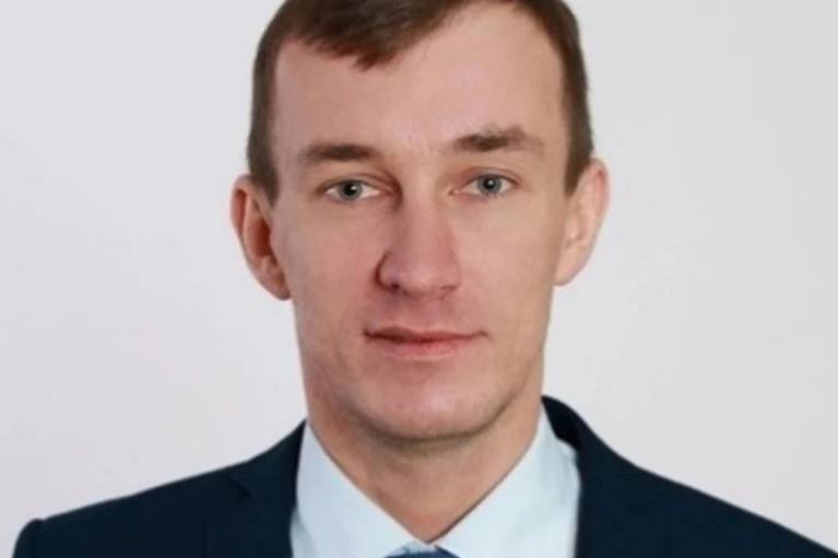 Общественного деятеля из Карелии обвинили в педофилии Зампредседателя КРОО Патриотическое движение Карельский фронт командира поискового отряда Феникс Леонида Зябкина арестовали по обвинению в педофилии Об этом сообщает источник КП Петербург Ранее Леонид Зябкин стал Лауреатом года Карелии 2022 Пострадавших от рук общественника несколько человек Сейчас Зябкин задержан Уголовное дело возбуждено по статье о развратных действиях в отношении лица не достигшего 16 летнего возраста Следственные действия продолжаются Подпишись на Комсомольскую правду СПб отдай свой буст нам