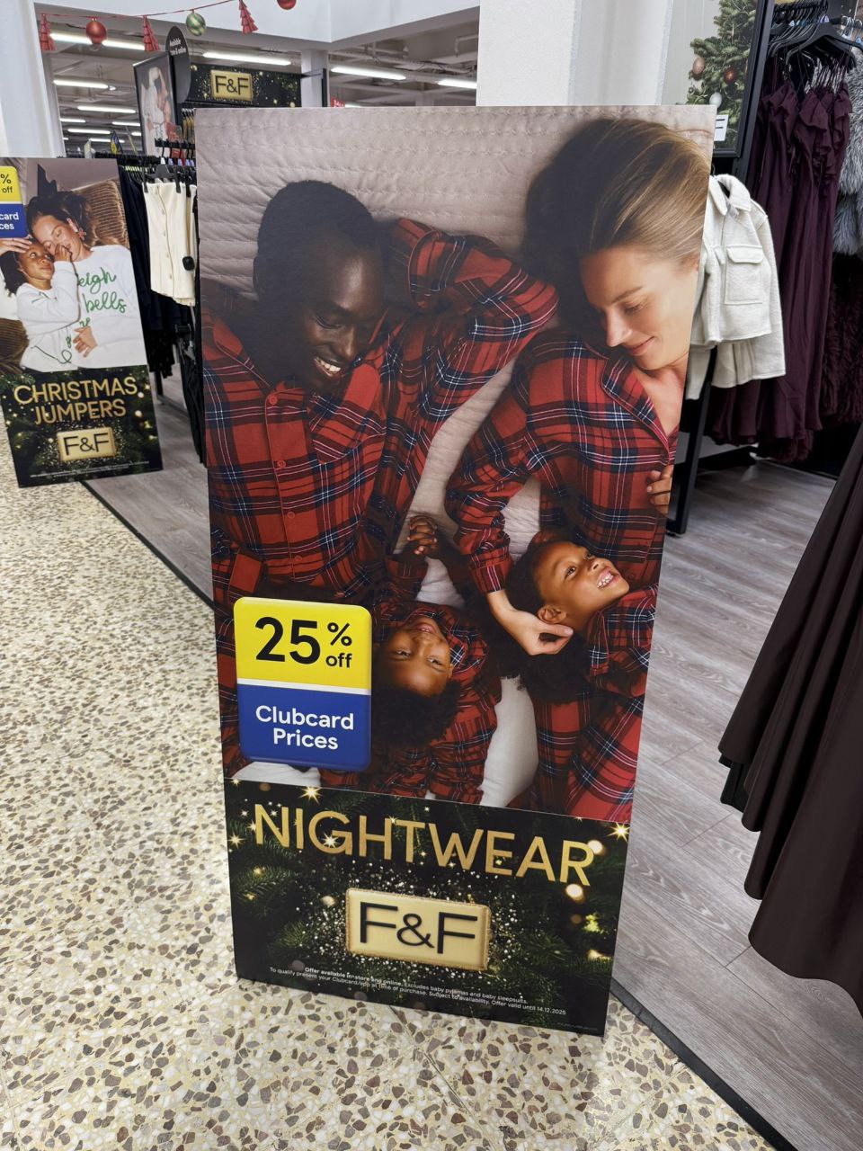 Глава Еврокомиссии Урсула фон дер Ляйен призвала открыть больше путей для миграции в ЕС из стран третьего мира Она заявила что нужно создать больше мостов между Европой и Африкой чтобы мигранты могли еще сильнее культурно обогатить европейцев Европейская комиссия отозвала все финансирование FAFCE крупнейшей католической семейной неправительственной организации в Европе обвинив ее в отсутствии гендерного разнообразия и нарушении правил равенства ЕС banksta