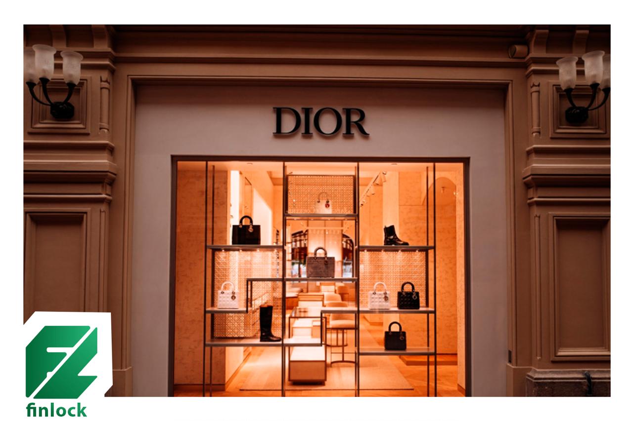 Christian Dior зарегистрировала товарный знак в России Заявку на товарный знак компания подала 1 августа 2024 года Роспатент принял решение продлить срок действия до 2034 года Таким образом компания может осуществлять в России продажу одежды обуви и аксессуаров Газета finlock