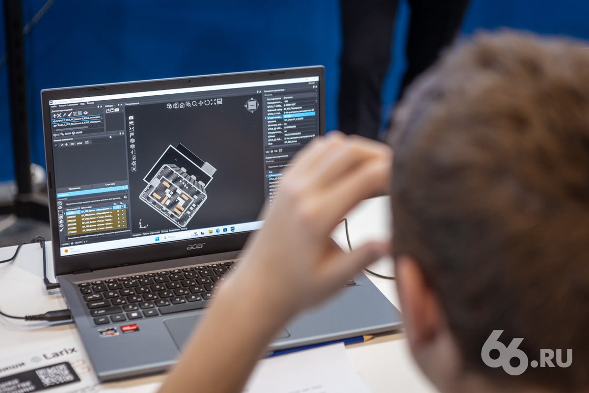 Зумеры глупее миллениалов выяснили исследователи Впервые в истории IQ нового поколения оказалось ниже предыдущего сообщает New York Post И это несмотря на то что дети XXI века проводят за учебой больше времени Зумеры уступают родителям в памяти чтении счете и навыке решения задач Нейробиолог Джаред Куни Хорват считает что все дело в цифровых технологиях которые повсеместно внедряются в школах Человек биологически запрограммирован на обучение у других людей и на глубокое изучение а не на листание страниц в поисках кратких обзоров заявил ученый в интервью New York Post А по вашим наблюдениям кто глупее зумеры миллениалы те кто делит людей на зумеров и миллениалов