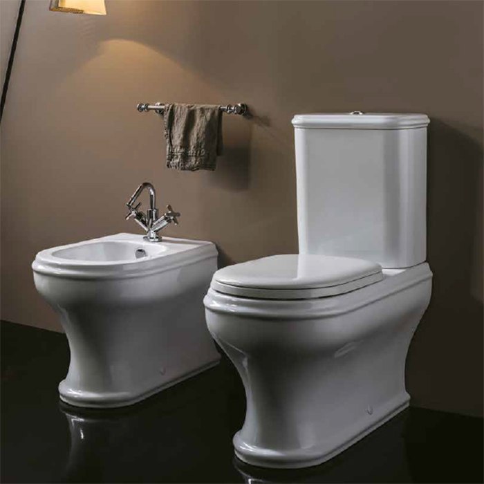 Италия потеряет 140 млн из за запрета Евросоюза на поставки унитазов и биде в Россию Кто продает сантехнику для такого высокого сегмента рынка Италия Кто продает цветы деревья игрушки Италия заявил глава Ассоциации итальянского бизнеса в России Витторио Торрембини  ЕС нанес удар по Италии Дружный у них коллектив