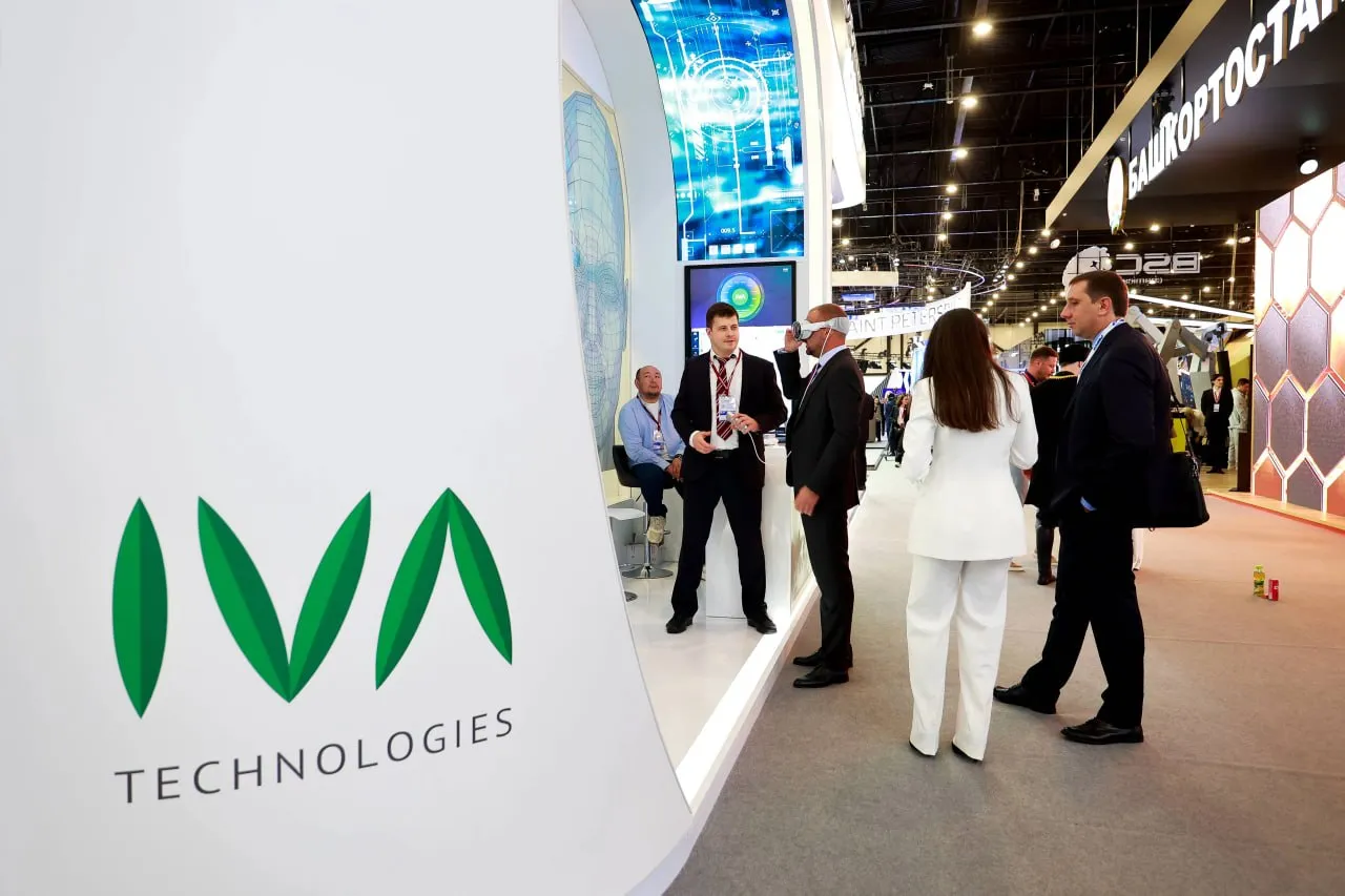 Сбер уменьшил свою долю в IVA Technologies в 2 раза Сбербанк принял решение уменьшить свою долю в IVA Technologies с 7 1 до 3 8 информация об этом появилась на сайте Центра раскрытия корпоративной информации Вероятно виной этому стали крайне неудачные итоги прошлого года для Ивы у компании снизилась выручка с 3 33 до 3 2 млрд руб что даже по сегодняшним не самым ярким для отрасли временам далеко от нормы В таких условиях Сбер мог попытаться сократить участие в неприбыльном активе СофтТех в Telegram в MAX