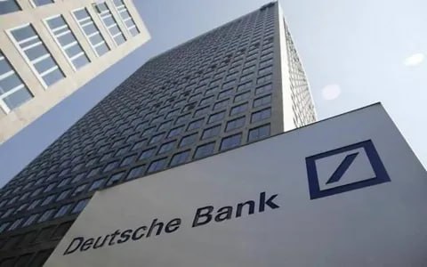 В Германии проводят обыски в Deutsche Bank крупнейшем банке страны по делу о возможном отмывании денег сообщает Der Spiegel со ссылкой на прокуратуру Франкфурта По данным Süddeutsche Zeitung расследование может быть связано с российским миллиардером Романом Абрамовичем Согласно ранее опубликованным материалам прокуратура Франкфурта ведет проверку в отношении него уже продолжительное время jkinvest news jkinvest