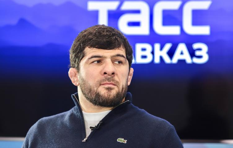 Главного тренера сборной России по вольной борьбе Гацалова временно отстранили за допинг Главный тренер сборной России по вольной борьбе Хаджимурат Гацалов временно отстранен от работы, пишет "Спорт-Экспресс". Как сообщает пресс-служба Международного агентства допинг-тестирования ITA , 42-летний специалист подозревается в нарушении антидопинговых правил. Отстранение действует с 5 мая 2025 года. Гацалов возглавляет сборную России по вольной борьбе с 2023 года. Он является чемпионом Олимпийских игр в Афинах, пятикратным чемпионом мира, а также трехкратным чемпионом Европы. Фото