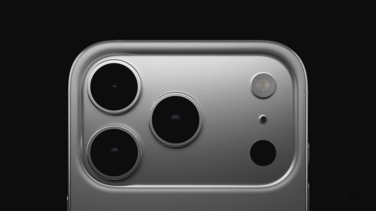 Apple собирается отказаться от титана в iPhone 17 Pro и iPhone 17 Pro Max и перейти на алюминий После экспериментов с титаном в iPhone 15 16 Pro компания пришла к выводу что алюминий дешевле легче в массовом производстве и эффективнее отводит тепло В новых моделях ожидается испарительной камера охлаждения эффективность которой требует материала с высокой теплопроводностью а алюминий в десять раз лучше справляется с этой задачей чем титан