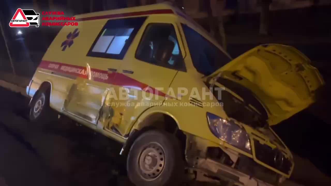 ДТП с участием скорой помощи в Уссурийске: водитель Toyota не уступил дорогу