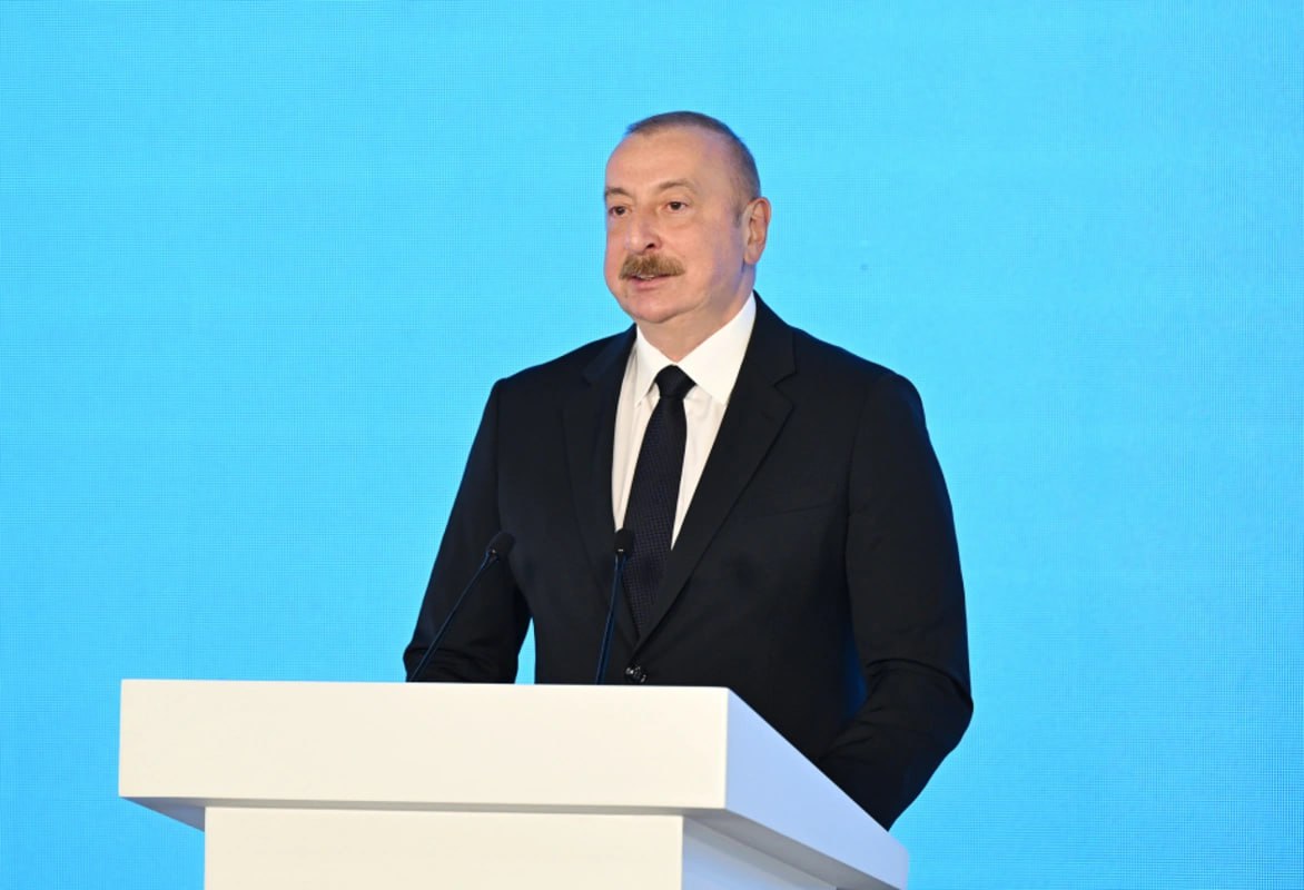 Президент Азербайджана Ильхам Алиев направил обращение участникам международной конференции На страже суверенитета статус прокуратуры в Конституции проходящей в Баку Текст обращения зачитал генпрокурор Азербайджана Кямран Алиев Отметим мероприятие организовано надзорным ведомством В конференции принимают участие представители генеральных прокуратур Уганды Лаоса Танзании Кении и Турции ruoxuaz ИльхамАлиев Международнаяконференция Конституция   Новости Азербайджана Написать нам