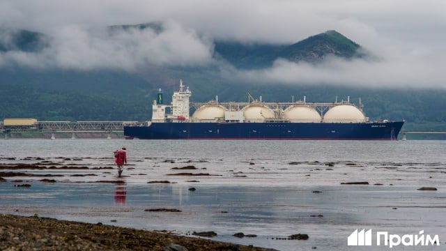 Россия нарастила поставки СПГ в Азию по Северному морскому пути  В этом году было отгружено уже 35 партий против 31 в прошлом, следует из данных Kpler. Объем поставок составил 2,4 миллиона тонн.  В целом экспорт российских углеводородов через Севморпуть вырос на 14,5%, преимущественно за счет увеличения поставок нефти в Китай.  #Россия #СПГ #торговля