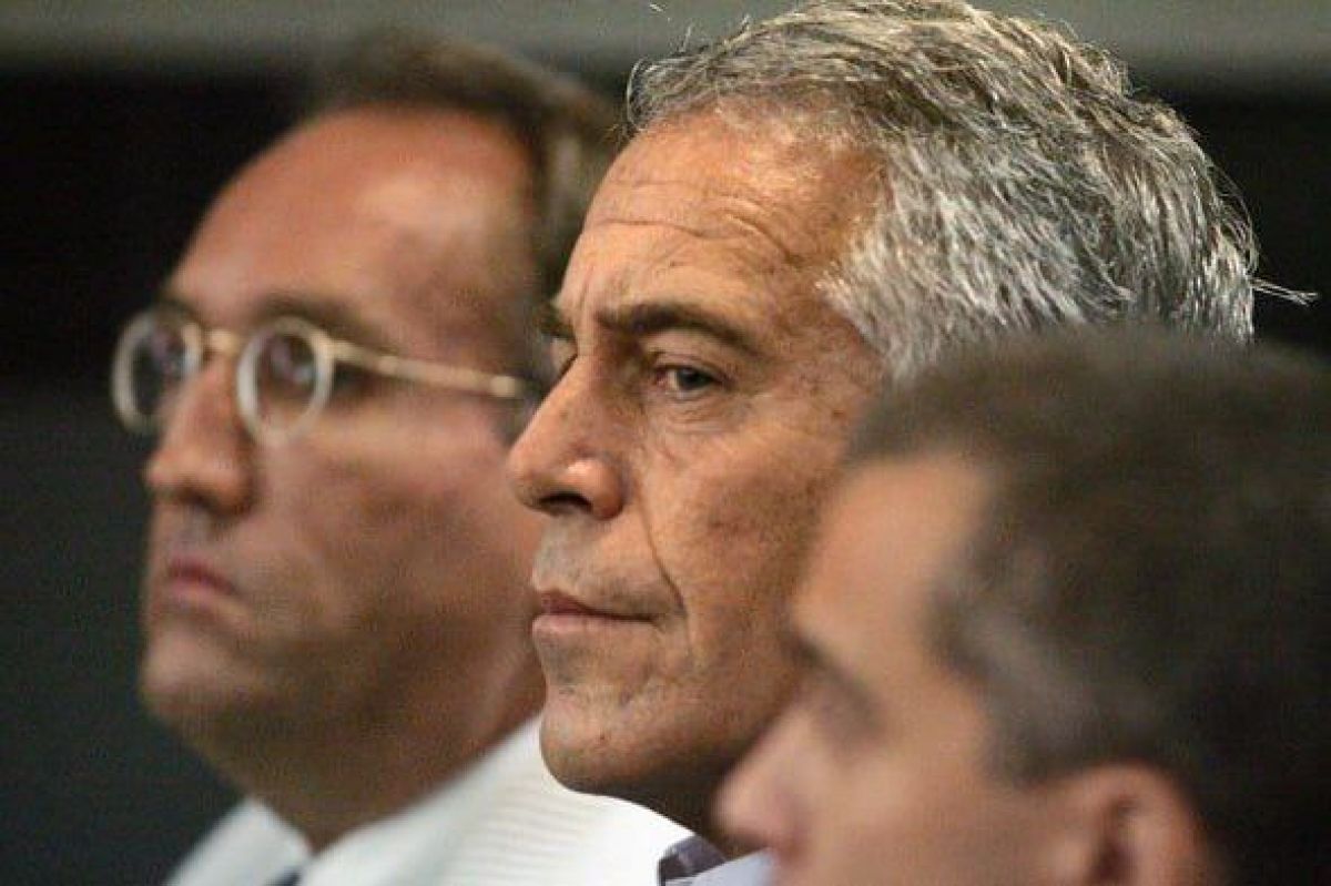 Тула попала в список банкира Эпштейна обвиняемого в секс торговле несовершеннолетними девушками newstula ru fn 1796387 html В рассекреченных документах Эпштейна нашли упоминания десятков российских городов включая Тулу Москва фигурирует в списке почти 10 тысяч раз Прислать новость Подписаться Мы в MAX