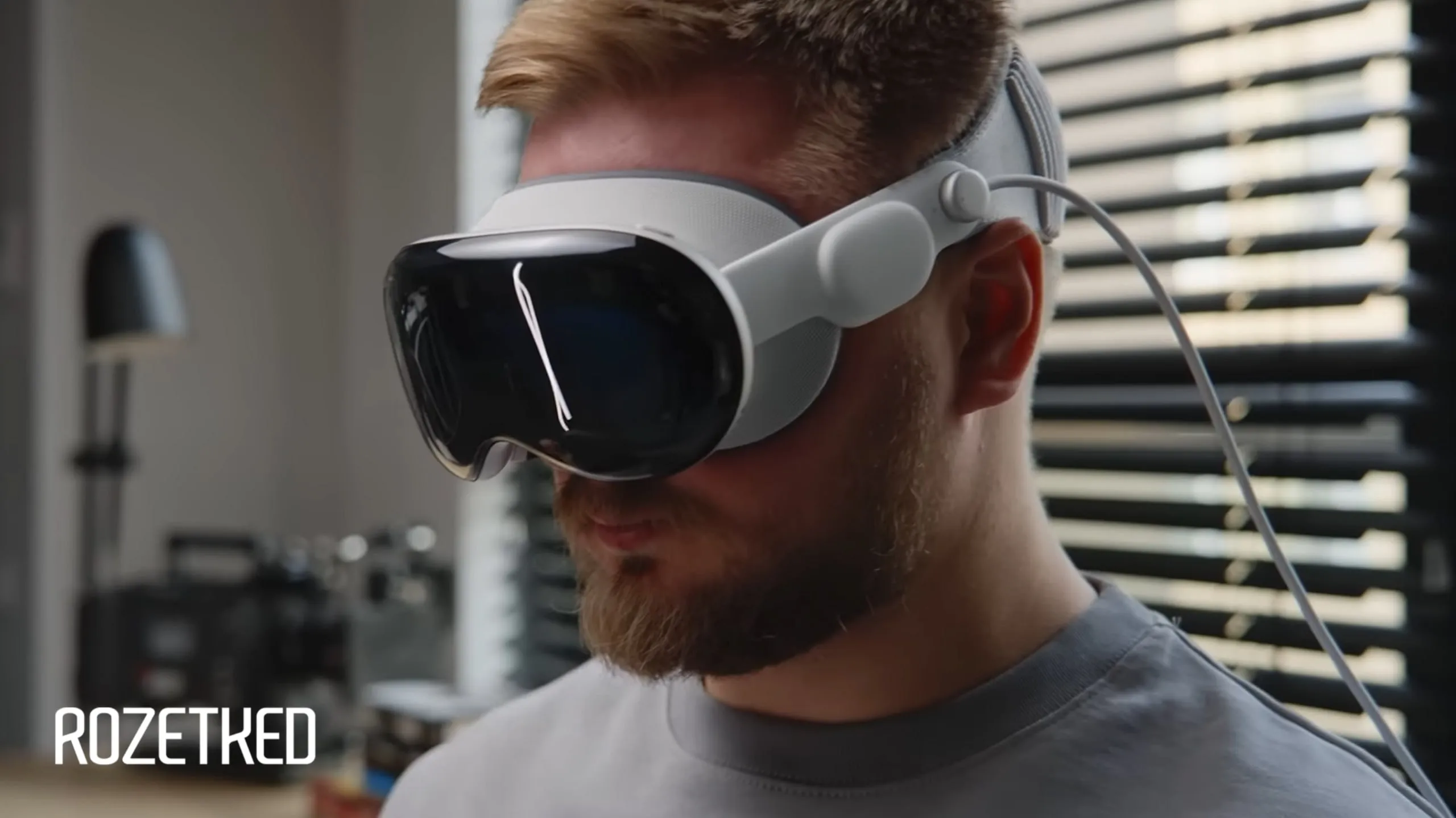 MacRumors Vision Pro всё или даже В С Ё По данным издания из за низких продаж Apple отказалась от разработки новых поколений пространственного компьютера и вместо этого делает умные очки с Siri Очки получат две камеры одна из которых будет распознавать жесты и служить глазом для Siri а вот продвинутых датчиков в первой модели пока не ожидается СМИ сообщают что новый глава Apple Джон Тернус изначально был против проекта но его пропихнул лично Тим Кук rozetked me news 45848