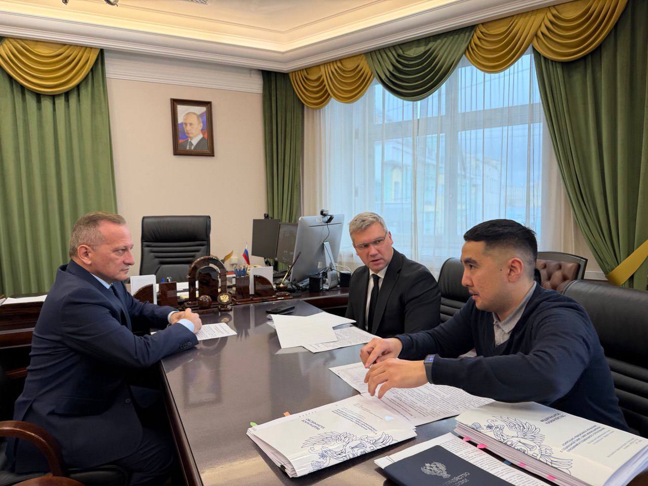 Дорогие друзья Провели рабочую встречу с Первым заместителем Министра культуры РФ Сергеем Геннадиевичем Обрывалиным Обсудили текущие и перспективные вопросы осуществления внутреннего государственного финансового контроля в сфере культуры Уделили внимание рискам выявленным ревизорами в рамках проверки финансово хозяйственной деятельности Третьяковской галереи в части исполнения государственных заданий и использования субсидий из федерального бюджета Рассмотрели возможные варианты управления рискоемкими процессами финансово хозяйственной деятельности Продолжаем совместную работу по формированию эффективных подходов к укреплению финансово бюджетной дисциплины в сфере культуры в частности в музейно выставочном направлении ISAEV1964 ревизорыФК