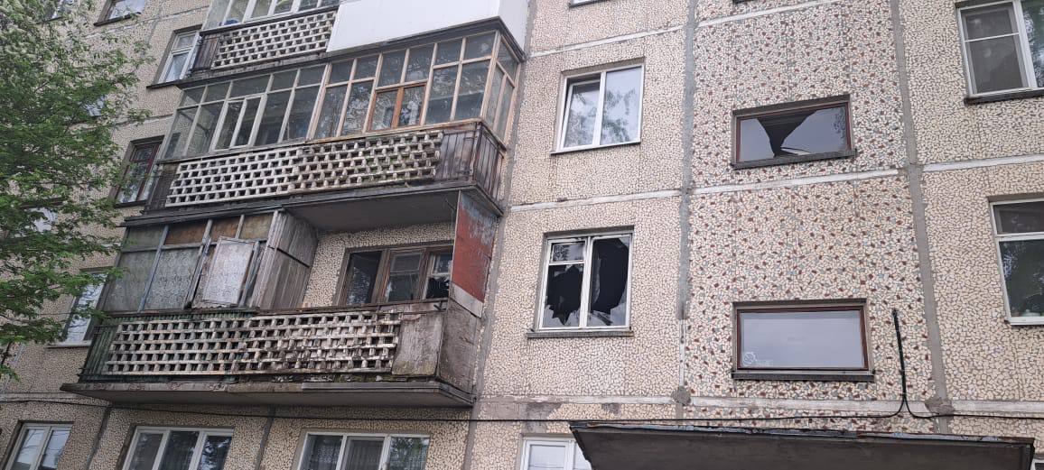 Прокуратура Архангельской области и Ненецкого автономного округа организовала проверку по факту пожара в жилом многоквартирном доме По предварительной информации 30.05.2025 в квартире, расположенной в многоквартирном доме по ул. Димитрова 4 кв 64 в г. Новодвинске произошел пожар, в результате которого погибли две женщины и двое детей, 18-летняя девушка госпитализирована в медицинскую организацию. В ходе надзорных мероприятий будет проверено соблюдение законодательства о пожарной безопасности, о профилактике безнадзорности и правонарушений несовершеннолетних, охраны их жизни и здоровья, а также будет дана оценка достаточности принимаемых ответственными должностными лицами мер по профилактике пожаров. Решается вопрос о принятии мер прокурорского реагирования.