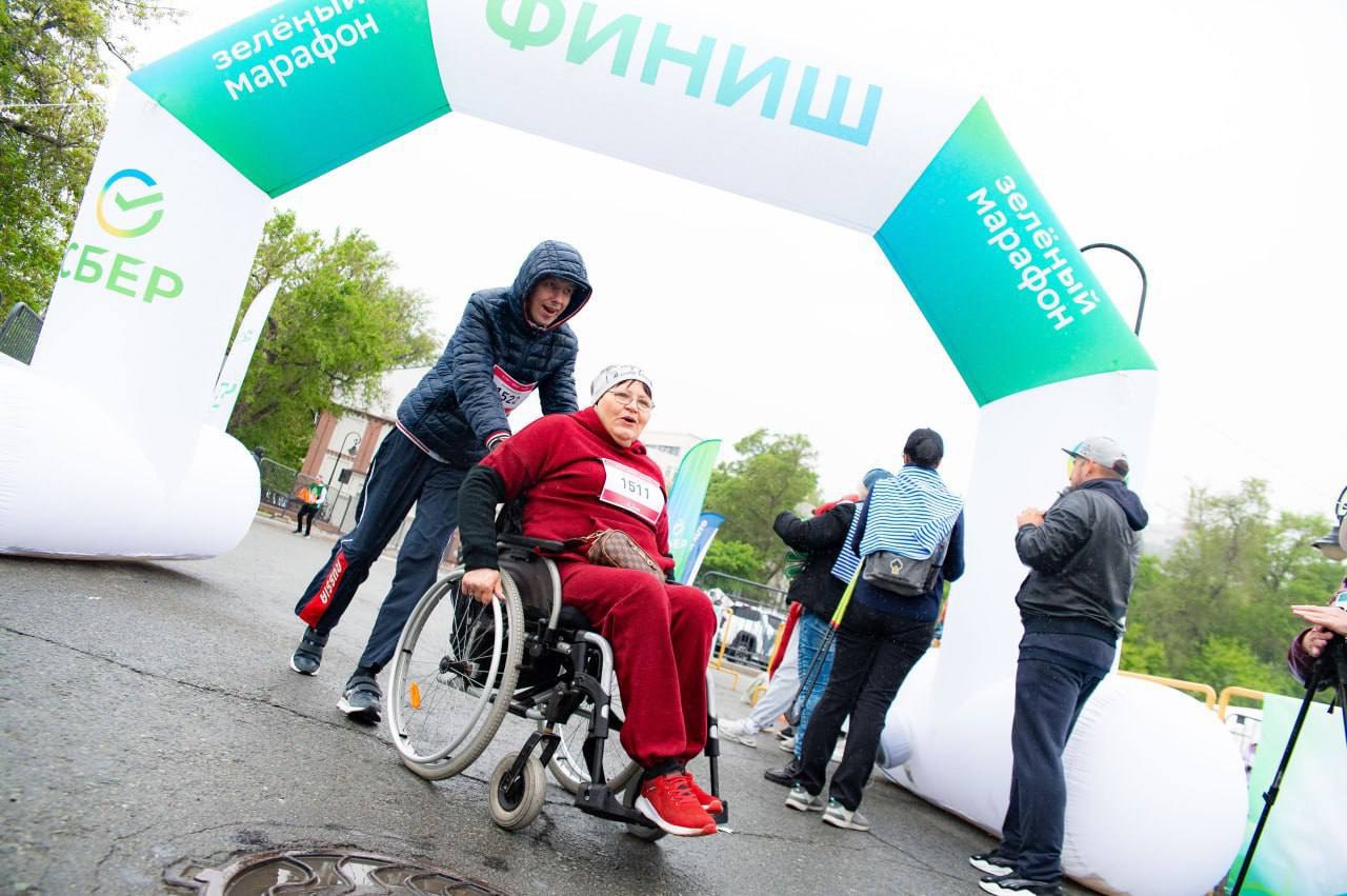 Во Владивостоке пройдет спортивно-благотворительный марафон.  31 мая набережная Цесаревича станет площадкой для массовых забегов и выступлений спортсменов. Гостей также ждет детская программа и фестиваль минтая.  Организатор мероприятия — Сбер в рамках проекта СберПрайм Зелёный Марафон. Участие бесплатное, собранные пожертвования направят на поддержку инклюзивного образования. Кроме того, на мероприятии можно будет сдать крышечки на переработку, пройти генетический тест для регистра доноров и получить информацию о профилактике и течении нейроденегеративных заболеваний вроде деменции и Альцгеймера.    Подписаться   Прислать новость