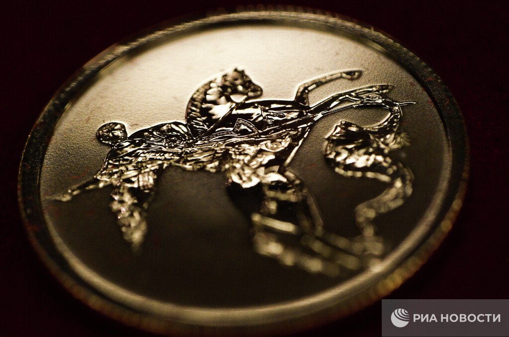 Так выглядит самая популярная в России монета для инвестиций золотая монета Георгий Победоносец номиналом 50 рублей В Гознаке рассказали что держит монета этот статус уже не первый год Подписаться на РИА Новости