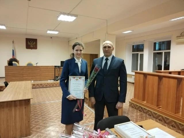 Оренбург Медиа В Дзержинском суде Оренбурга сменился председатель Президент России Владимир Путин назначил председателем Дзержинского районного суда Евгения Рослякова Соответствующий указ глава государства подписал 8 декабря текущего года Евгений Росляков на посту председателя суда сменил Андрея Петрушова более 30 лет проработавшего в судебной системе и ушедшего в отставку в 2025 году Евгению Рослякову 51 год В 2010 году он стал судьей в Бузулукском районном суде Оренбургской области До этого работал помощником судьи в этом же суде Также согласно указу президента от 8 декабря председателем Абдулинского районного суда назначили Алексея Ревина Ксения Шабанова стала судьей Промышленного районного суда Оренбурга Оренбург подробнее на канале Оренбург Медиа