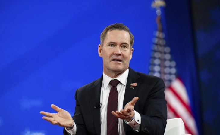 Постпред США при ООН Майк Уолтц призвал не позволить России и Китаю устанавливать мировые стандарты Об этом он заявил в интервью Breitbart Уолтц отметил что взаимодействие Вашингтона с ООН и связанными с ней организациями важно поскольку если бы Соединенные Штаты отстранились и не вмешивались то остальной мир установил бы глобальные стандарты в экономике и политике Поэтому нам нужно сделать выбор просто ли отойти в сторону и позволить Китаю России и всем остальным странам устанавливать эти мировые стандарты или же мы вмешаемся и будем блокировать действия поддерживая интересы наших компаний и политику Америка прежде всего Фото Annabelle Gordon Consolidated News Photos Global Look Press Читать РБК в Telegram