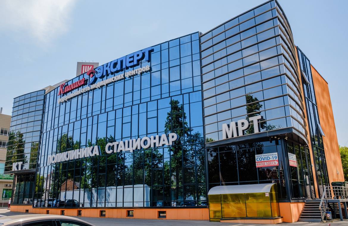 ФАС согласовала покупку пермских медцентров иногородней компанией Федеральная антимонопольная служба ФАС России предварительно согласовала ООО «Медкапитал» приобретение 99% долей в уставном капитале ООО «МЦ Эксперт». Второе общество управляет 20 медицинскими центрами в 12 городах РФ, в том числе в Перми. Об этом сообщает пресс-служба ведомства. По мнению ведомства, сделка не приведет к ограничению конкуренции на рынке предоставления медицинских услуг. Кроме Перми медцентры сети представлены в Воронеже, Курске, Смоленске, Ростове-на-Дону, Иркутске и других городах.