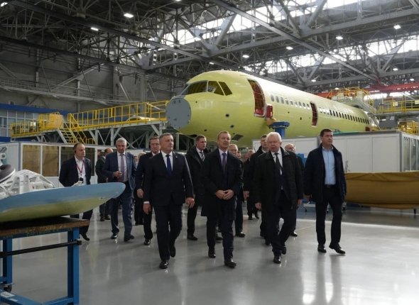 Российские сенаторы оценили производство МС 21 на Иркутском авиационном заводе В рамках выездного совещания была осмотрена линия агрегатной и окончательной сборки лайнера Читать подробнее на сайте