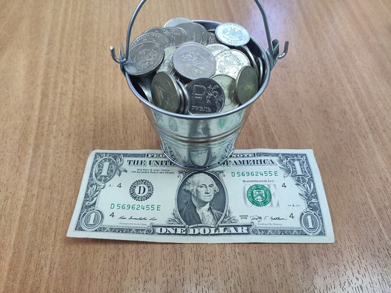 Курс доллара упал ниже 79 рублей Расчетный курс доллара который является ориентиром для внебиржевого рынка упал ниже 79 рублей впервые с 29 октября следует из данных торгов К утру сегодняшнего дня курс падает на 1 25 рубля относительно предыдущего закрытия до 78 49 рубля Бурятия Подробнее в Номер один