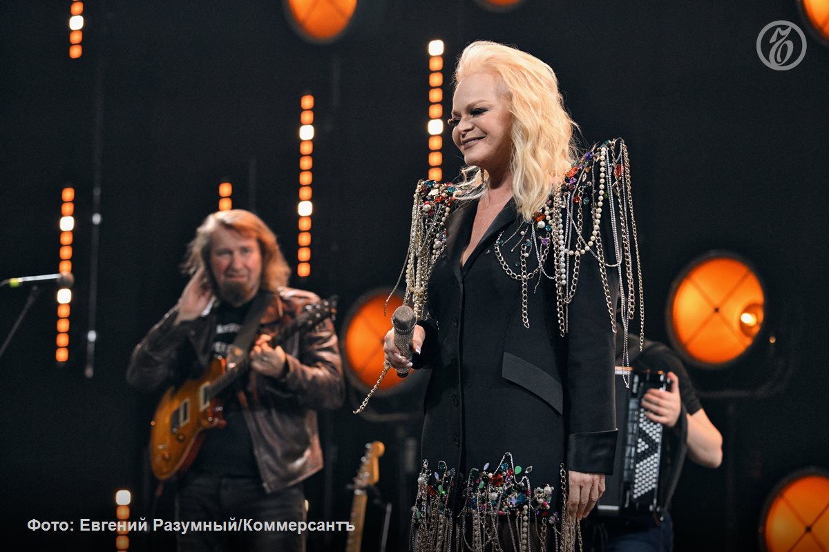 Международная ассоциация юристов и консультантов вступилась за покупательницу квартиры Ларисы Долиной Как сообщили Ъ в МАЮК в целях оказания помощи правосудию ассоциация направила в Верховный суд РФ так называемое письмо друзей суда Amicus curiae по делу Долиной По мнению юристов нижестоящие суды допустили грубую ошибку не взыскав денежные средства с продавца получившего назад квартиру Авторы обращения признают что вопросы права относятся к исключительной компетенции суда но предлагают учесть их профессиональное мнение основанное на анализе действующего законодательства судебной практики и правовой доктрины Подписывайтесь на Ъ Оставляйте бусты